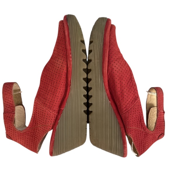 Fly London Yala Perf Red Perforated Wedge Sandals W/Ankle Strap Size: 38 /US 7.5 - Picture 7 of 11